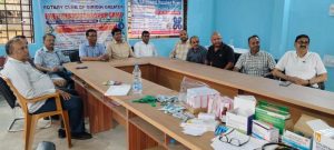 Giridih से जुड़ी जानकारी ज्योति जी के साथ
   रोटरी क्लब ऑफ गिरिडीह ग्रेटर ने रविवार को फ्री मेगा हेल्थ चेकअप कैंप पीरटांड़ पंचायत सचिवालय के समीप लगाया. इसमें सीसीएल के चीफ मेडिकल ऑफिसर डॉ परिमल सिन्हा, हड्डी रोग विशेषज्ञ डॉ रितेश कुमार सिन्हा व डॉ श्रवण कुमार, जनरल फिजिशियन डॉ विकास कुमार व डॉ अनुराग सिंह, डेंटिस्ट डॉ श्यामाकांत ने 200 लोगों की जांच की. इलाज के बाद सभी को मुफ्त में दवा भी दी गयी. कैंप को सफल बनाने में रोटरी क्लब ऑफ गिरिडीह ग्रेटर के अध्यक्ष सीए ब्रह्मदेव प्रसाद, सह सचिव सीए आकाश रोशन, सुजय राज गुप्ता, अनिल मिश्रा, अनिल साहू, सिंटू साव समेत अन्य का सक्रिय योगदान रहा।