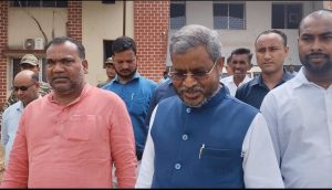 तिसरी/मंगलवार को तिसरी प्रखण्ड कार्यालय में का निरिक्षण करने पहुँचे झारखण्ड के प्रथम मुख्यमंत्री सह नेता प्रतिपक्ष श्री बाबूलाल मराण्डी ।वही तिसरी बीडीओ के द्वारा हर पंचयात में मिलने वाले मईया सम्मान योजना का सभी लिस्ट दिखया गया।वहीं मीटिंग हॉल में कई ऐसे मामले आए थे जिसका समाधान किया गया।वहीँ मीटिंग हॉल में तिसरी के समाज सेवी राजकुमार शर्मा के द्वारा कृषी फार्म के जमीन के लिए मामला उठाया।अगर यहाँ इसका समाधान नहीं होगा तो हाई कोर्ट तक जाएंगे।वहीँ प्रथम मुख्यमंत्री बाबूलाल मरांडी ने यह अस्वाशन दिया कि हम यह मामला को सदन में रखेंगे।