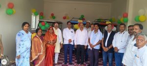 भरकट्टा में प्रिस ई विल्स ई –रिक्शा शोरूम का उद्घाटन।

अब गिरिडिह सरिया बगोदर राजधनवार नहीं अब भरकट्टा में ही उपलब्ध है ई रिक्शा जी हाँ बिरनी प्रखण्ड के भरकट्टा बाजार के समीप मनकडीहा पंचयात भवन के पास प्रिस ई विल्स ,ई रिक्शा शोरूम का उद्घाटन बिस सूत्री अध्य्क्ष इतवारी महतों ,जीप सदस्य सूरज सुमन ,नरेश वर्मा ने संयुक्त रूप से फीता काटकर किया।उद्घाटन समारोह में सैकड़ों लोगों की उपस्थिति रही।आइए जानते है डिस्टिब्यूटर से ई रिक्शा के फीचर के बारे में 
रिपोर्टर राजेश कुमार सिंह 