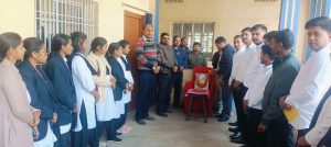 गिरिडीह जिला में सुभाष शिक्षक प्रशिक्षण महाविद्यालय कोलडीहा गिरिडीह में भारत के प्रथम राष्ट्रपति डॉ राजेंद्र प्रसाद की जयंती बड़े ही  हर्षोल्लास के साथ मनाया गया। इस अवसर पर संस्थान के निदेशक सह अध्यक्ष संजय कुमार सिंह एवं प्राचार्य डॉ.अनुज कुमार के द्वारा संयुक्त रूप से दीप प्रज्वलन एवं माल्यार्पण कर किया गया। इस अवसर पर संस्थान के निदेशक सह अध्यक्ष संजय कुमार सिंह ने कहा कि ने  यह दिन डॉ राजेंद्र प्रसाद के जीवन और विरासत को समर्पित है। डॉ राजेंद्र प्रसाद की जयंती उन सिद्धांतों और आदर्शों को याद दिलाती है जिनकी इस महान नेता ने जीवन पर्यंत वकालत की। प्राचार्य डॉ. अनुज कुमार ने कहा कि उनकी रचना 'भारतीय संस्कृति' में उन्होंने भारत की संस्कृति का बहुत ही रोचक और ज्ञानवर्धक वर्णन किया है जिससे सभी भारतीय यहां की संस्कृति में रची बसी चीजों को आसानी से समझ सकते हैं। उनका कहना था कि सत्य के रास्ते पर  चलकर भी समस्या का समाधान किया जा सकता है। मीडिया प्रभारी प्रो .कौशल राज ने कहा कि प्रसाद नीति आज के वर्तमान परिदृश्य में भी कारगर हो सकती है बशर्ते उसे नवाचार का रूप दिया जाए। इस अवसर पर एन.एस.एस प्रभारी संजीव कुमार सिंह, डॉ. ओमप्रकाश राय, डॉ. शमा परवीन,प्रो. राजकिशोर प्रसाद, प्रो.पोरस कुमार, प्रो. धर्मेंद्र मंडल, प्रो.बृजमोहन ,मिंकल, पूजा, राजेश आदि ने डॉ राजेंद्र प्रसाद  जी के आदर्श को अपनाने का संकल्प लिया।