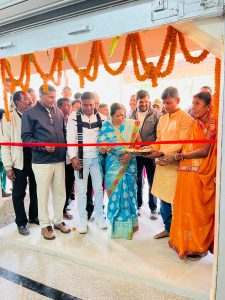 आज पिंडाटांड़ पंचायत के अंतर्गत सुग्गासार स्कूल के बगल में लाइफ केयर पैथोलॉजी का भव्य उद्घाटन हुआ जिसमें कई गणमान्य लोग उपस्थित रहे जिसमें लाइफ केयर पैथोलॉजी के ऑनर कुमार सानू ने कहा कि सभी इस क्षेत्र के लोगों के लिए एक बेहतर सुविधा लेकर आए हैं और आप सबों के लिए सेवा का मौका मिला है साथी साथ उन्होंने कहा कि कम से कम रेट   में बेहतर इलाज करेंगे और एक से बढ़कर एक समाजसेवी इस उद्घाटन समारोह में उपस्थित रहे जिसमें जिला परिषद अध्यक्ष एवं भाजपा प्रदेश नेत्री श्रीमती मुनिया देवी समाजसेवी रामजी यादव जी सुरेंद्र यादव शिवबालक राणा महेंद्र वर्मा डॉ जगदीश कुशवाहा जी डॉ नरेश नंदन  आदि लोग उपस्थित रहे गिरिडीह से कमरुद्दीन अंसारी की रिपोर्ट