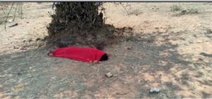 हजारीबाग जिले के बिष्णुगढ़ प्रखंड अंतर्गत कुसुम्बा गांव में 12 वर्षीय मासूम बच्ची के साथ हुई दरिंदगी और उसकी निर्मम हत्या ने पूरे समाज को झकझोर कर रख दिया है। यह सिर्फ एक अपराध नहीं, बल्कि कानून-व्यवस्था की विफलता और सरकार की संवेदनहीनता का जीता-जागता उदाहरण है।

प्रदेश में लगातार बढ़ती आपराधिक घटनाएं यह सवाल खड़ा कर रही हैं कि आखिर सरकार किस बात का इंतजार कर रही है? क्या निर्दोषों की जान यूं ही जाती रहेगी और प्रशासन मूकदर्शक बना रहेगा?

इस हृदयविदारक घटना की जितनी निंदा की जाए कम है। दोषियों को अविलंब गिरफ्तार कर कठोरतम सजा दी जाए। साथ ही सरकार को जवाब देना होगा कि आखिर प्रदेश में कानून का राज कब स्थापित होगा?