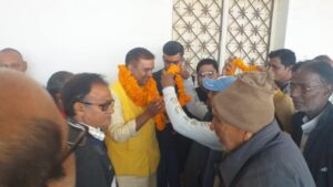 झारखंड प्रदेश कांग्रेस कमेटी में कांग्रेस के पूर्व जिला अध्यक्ष धनंजय भैया को प्रदेश सचिव बनाए जाने पर हार्दिक बधाई एवं अनंत शुभकामनाएँ।
आपकी मेहनत, समर्पण, संगठन के प्रति निष्ठा और जुझारू नेतृत्व का यह सम्मान है। आपने हमेशा जमीनी स्तर पर कार्यकर्ताओं को साथ लेकर संगठन को मजबूत करने का जो कार्य किया है, वह अत्यंत सराहनीय है। आपकी सरलता, मिलनसार स्वभाव और जनता के प्रति आपकी प्रतिबद्धता आपको एक अलग पहचान देती है।
हमें पूर्ण विश्वास है कि आपके मार्गदर्शन में संगठन नई ऊँचाइयों को छुएगा और आम जनता की आवाज को और मजबूती मिलेगी। आपका यह नया दायित्व न केवल आपके लिए बल्कि पूरे क्षेत्र के लिए गर्व की बात है।
साथ ही इस महत्वपूर्ण निर्णय के लिए केंद्रीय नेतृत्व एवं प्रदेश नेतृत्व को भी हार्दिक धन्यवाद एवं आभार।